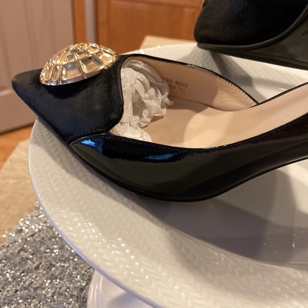 Louis Feraud Paris Heels - Picture 3 of 12